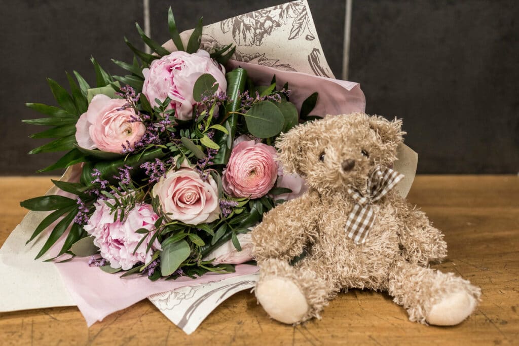 Bouquet de fleurs pour fêter naissance